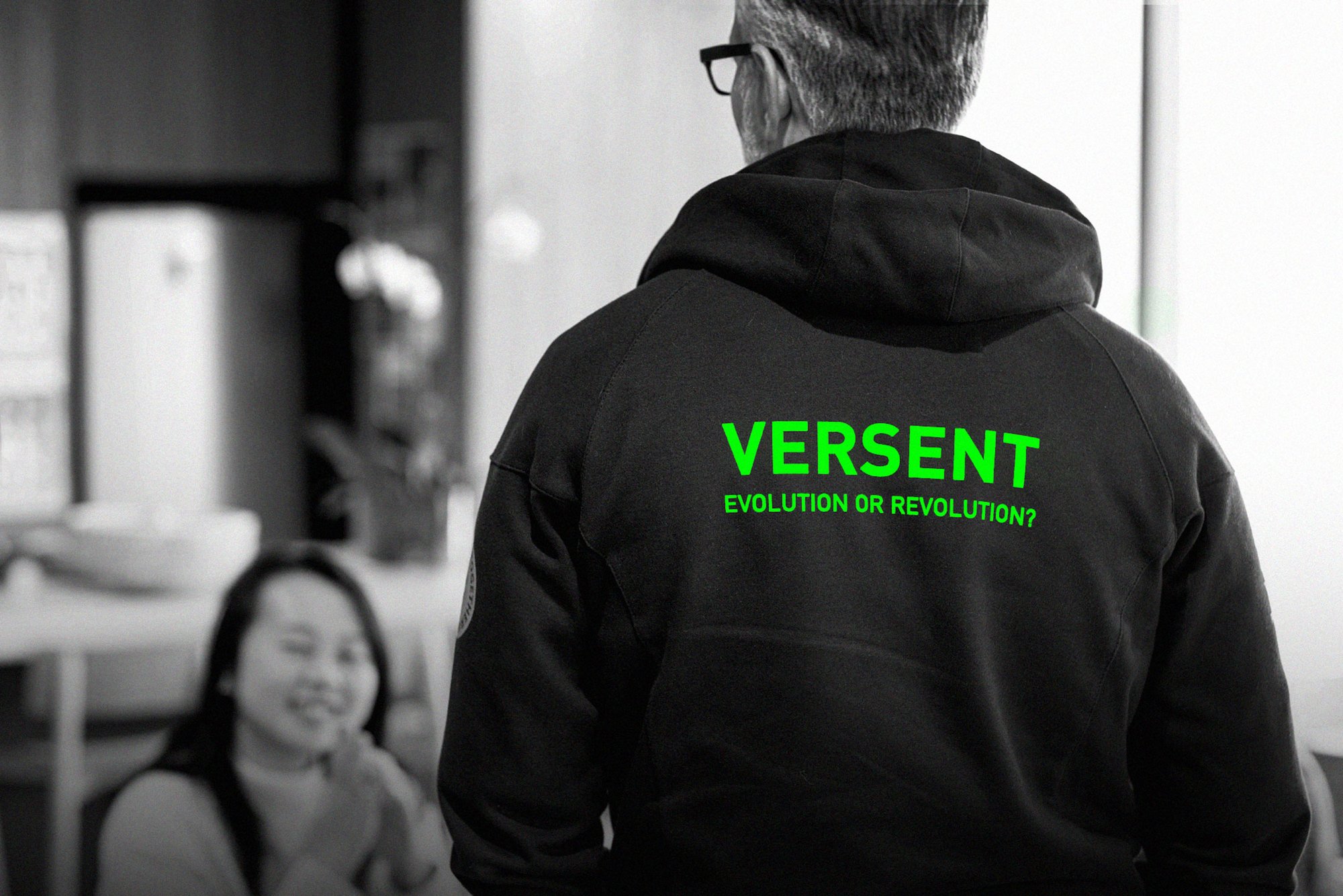 versent-hoodie-office